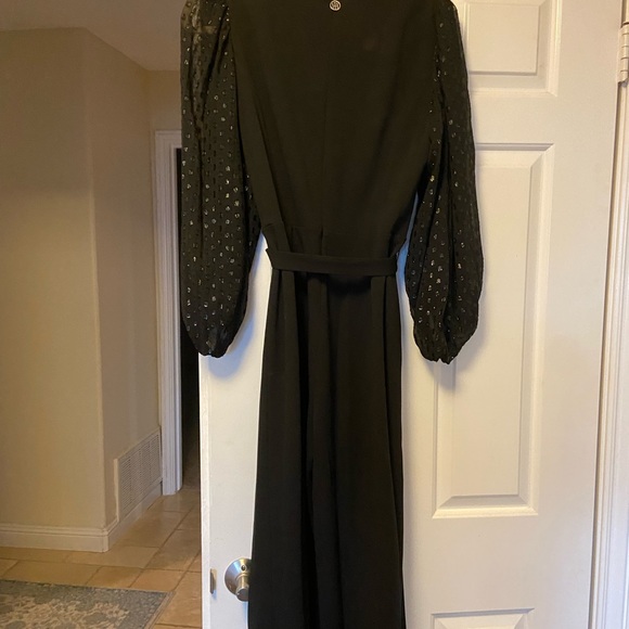 Tommy Hilfiger black jumpsuit sheet sleeves worn once - Picture 5 of 6